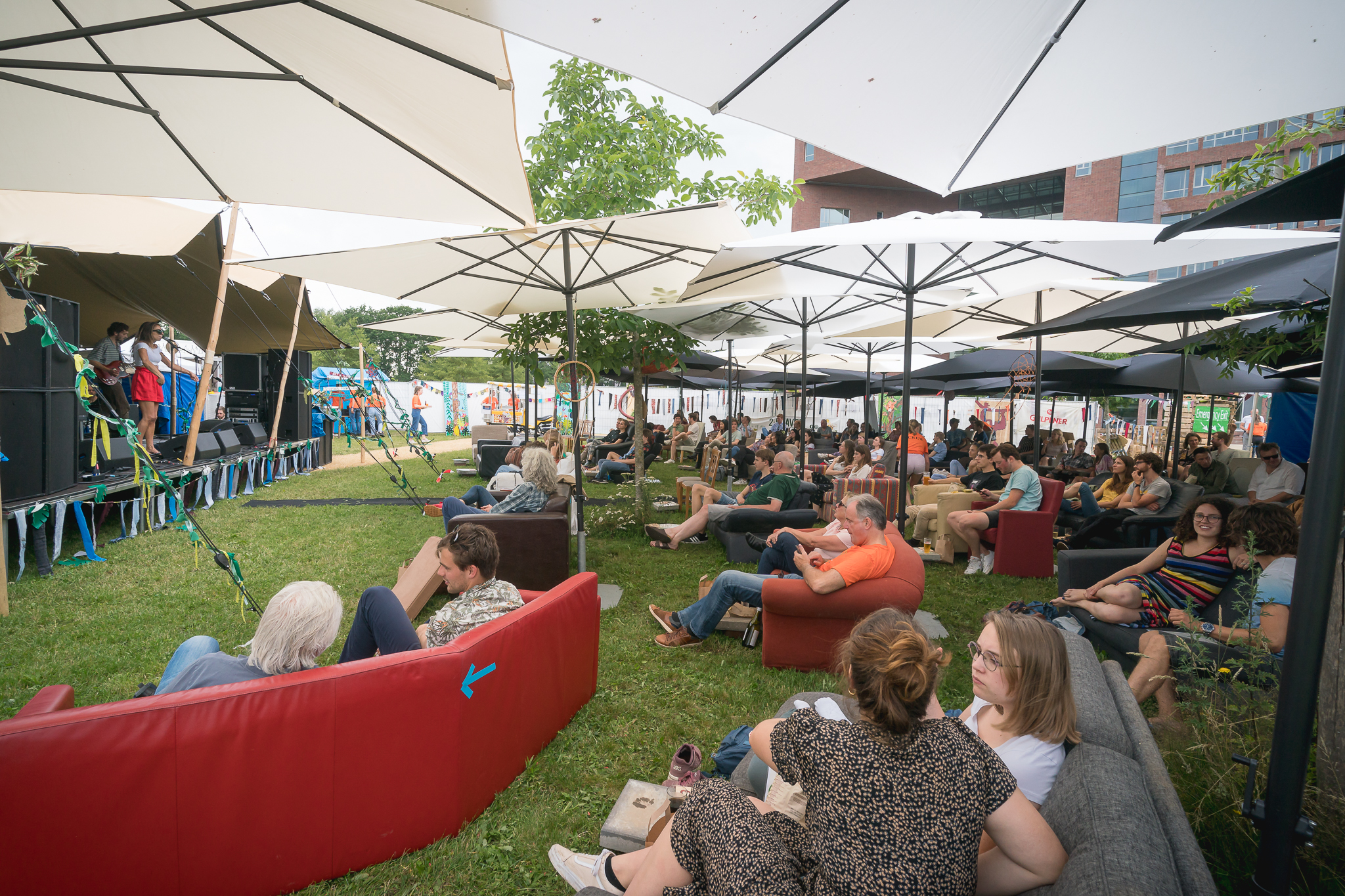 terras van Globus op de campus