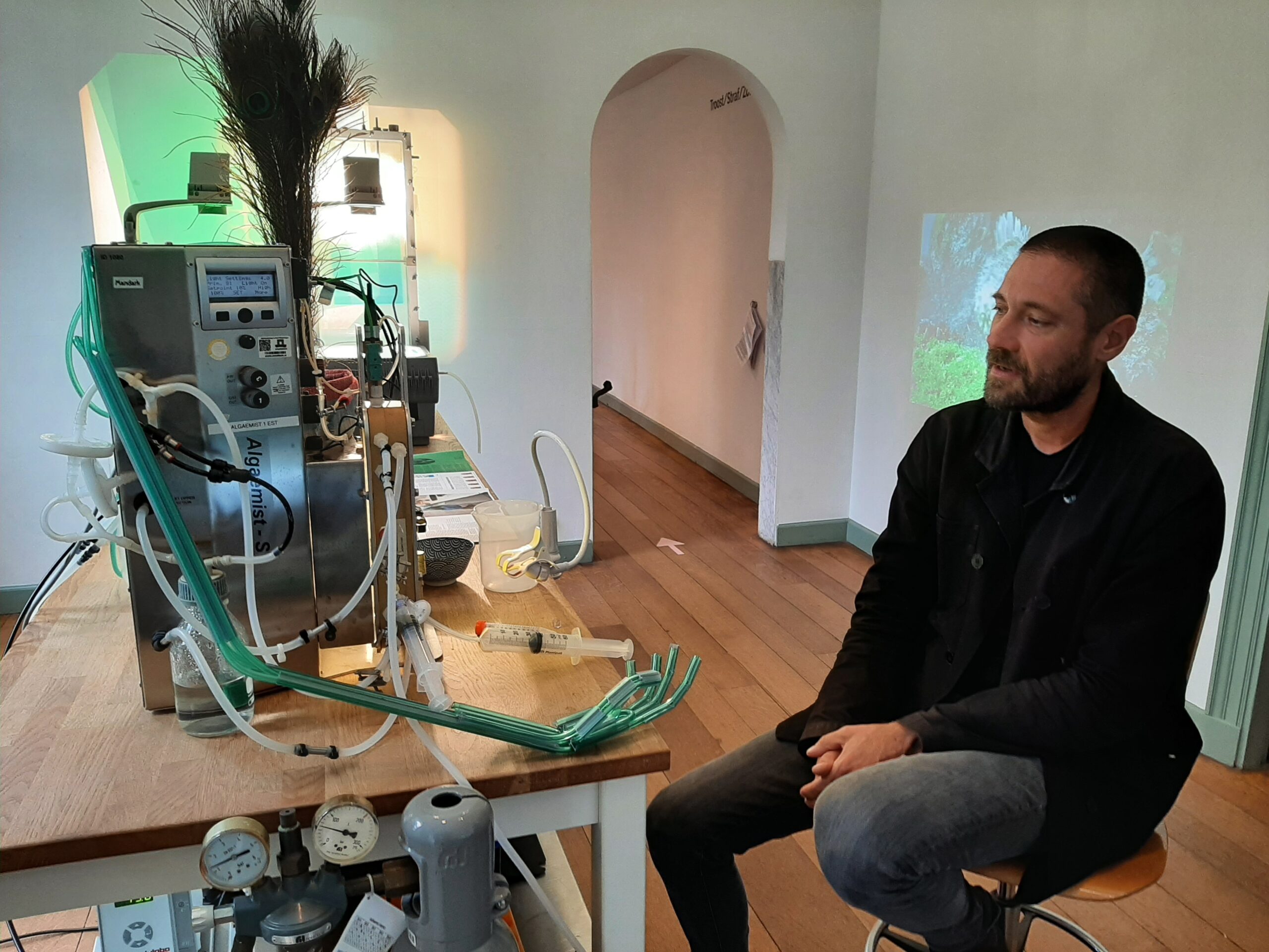 Artist in residence sluit WUR-tijd af met algenreactor