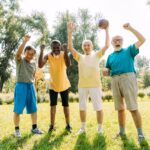 Vier sportieve ouderen op een rij