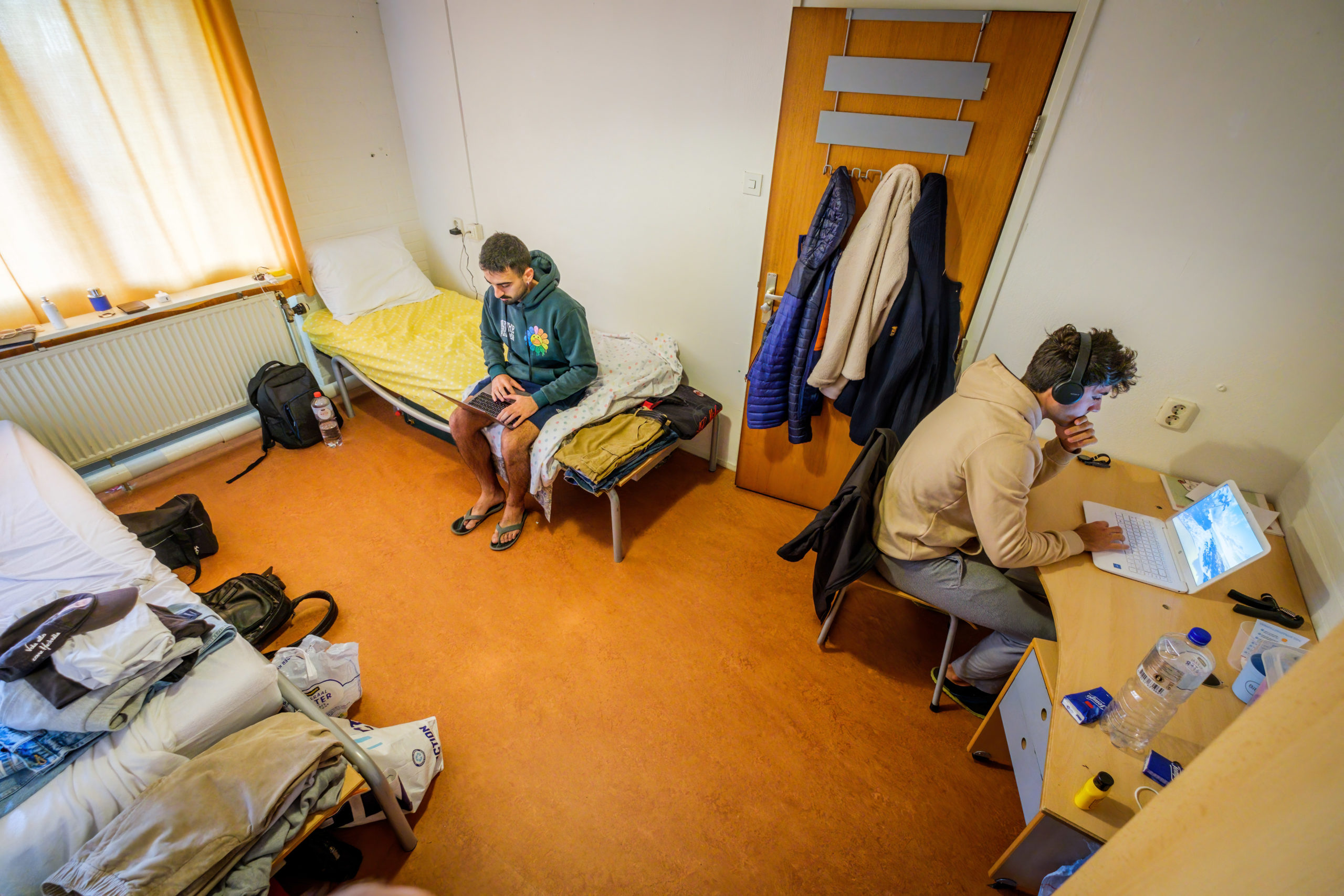 Kamernoodoplossing: twee studenten in een kamer