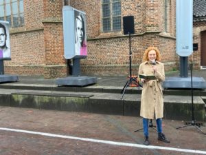 Stadsdichter Ellen bij de opening van OPEN over depressiviteit