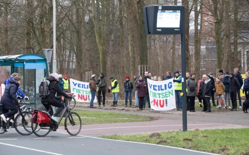 Pas over een jaar verkeerslichten bij fatale oversteek