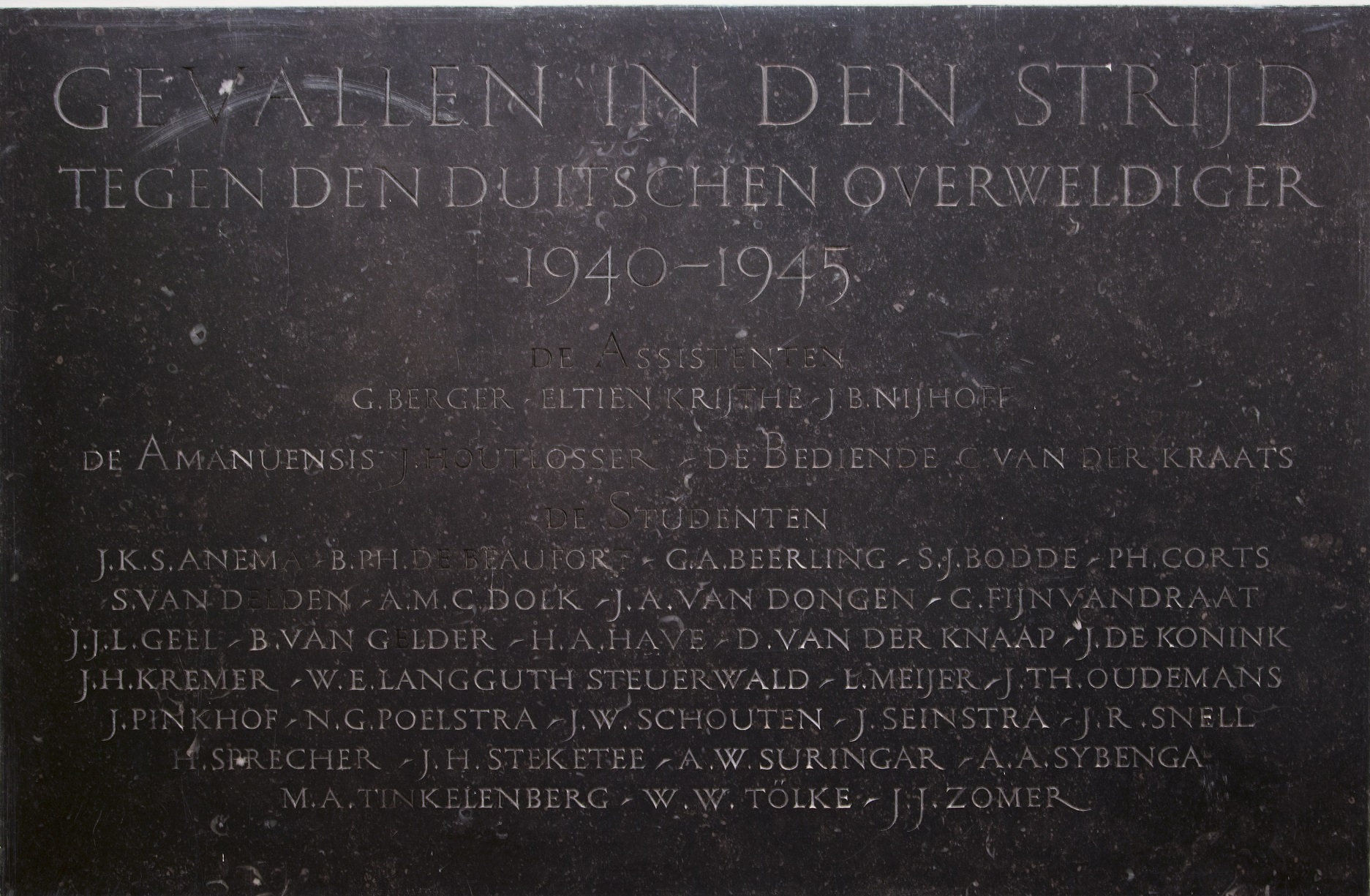 Plaque returns to the Aula