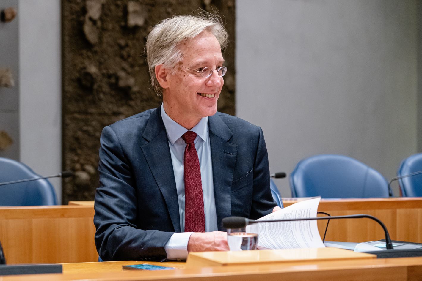 Dijkgraaf commends independent press in tertiary education