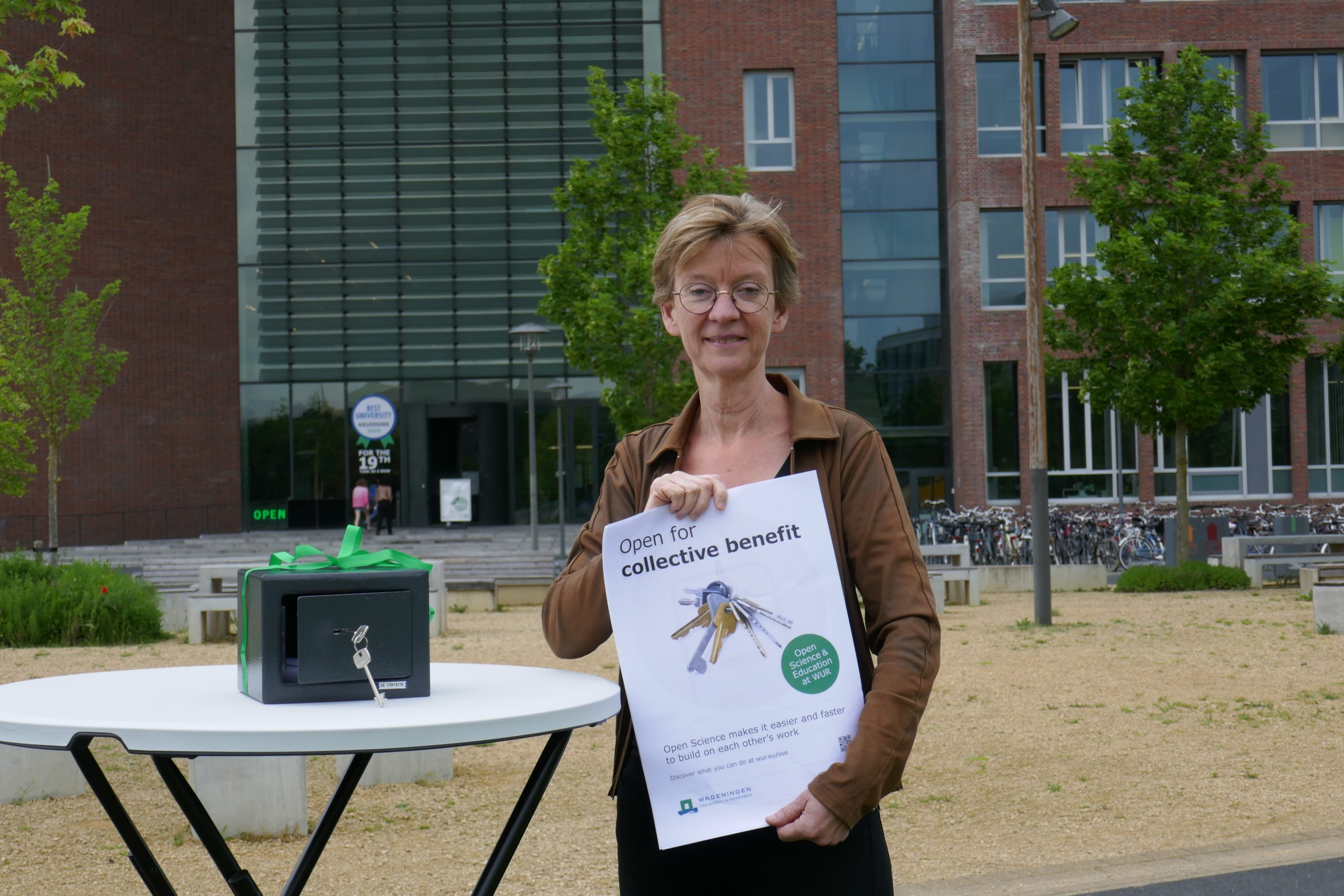 Rector opent symbolische kluis voor meer open science