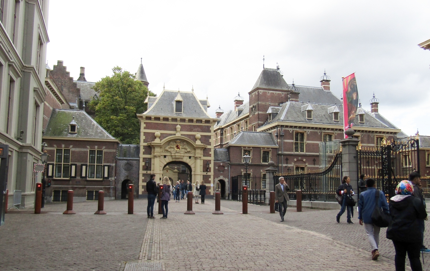 Kabinet blijft hard bezuinigen, maar dan anders