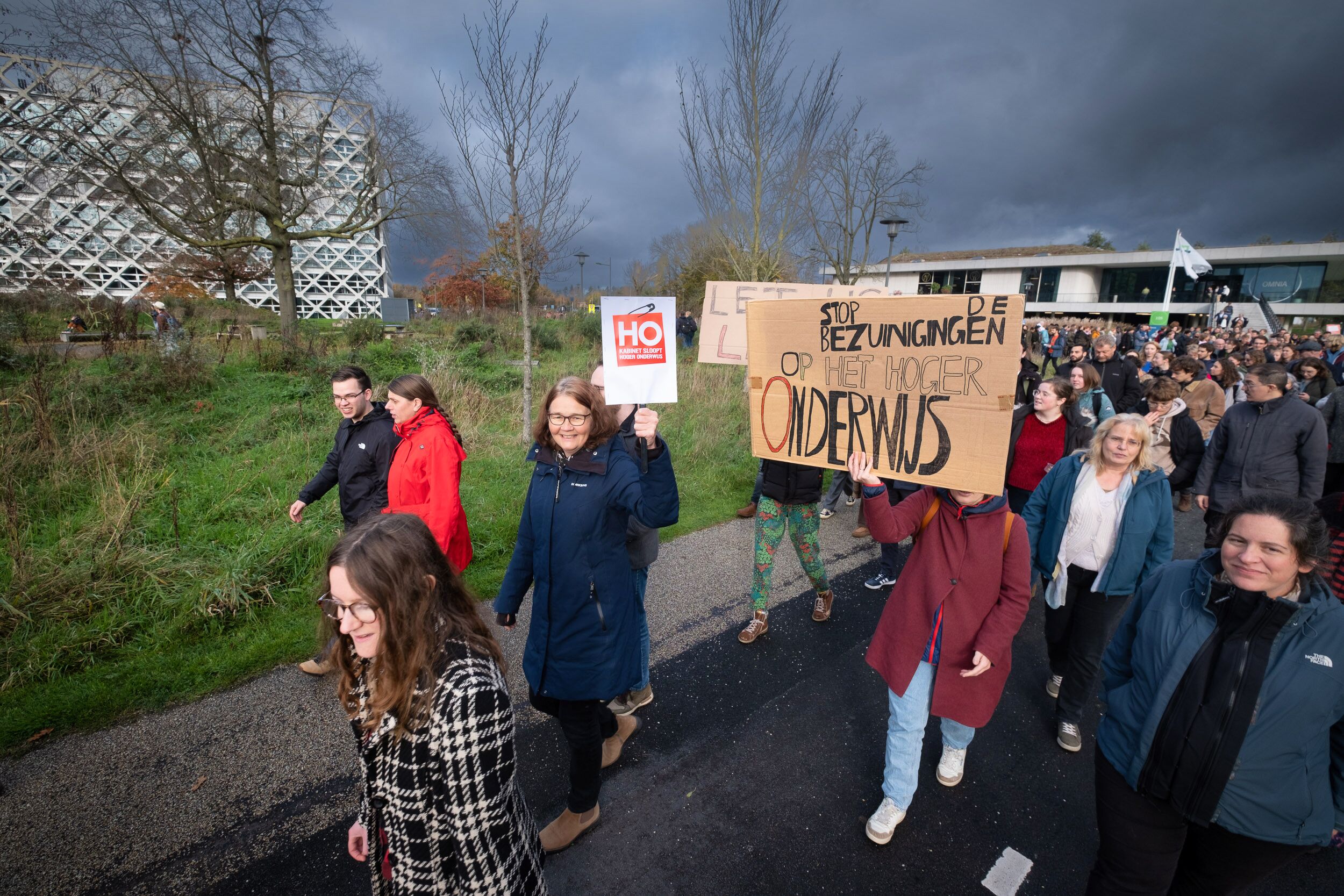 Difficult negotiations on cutbacks in education and research