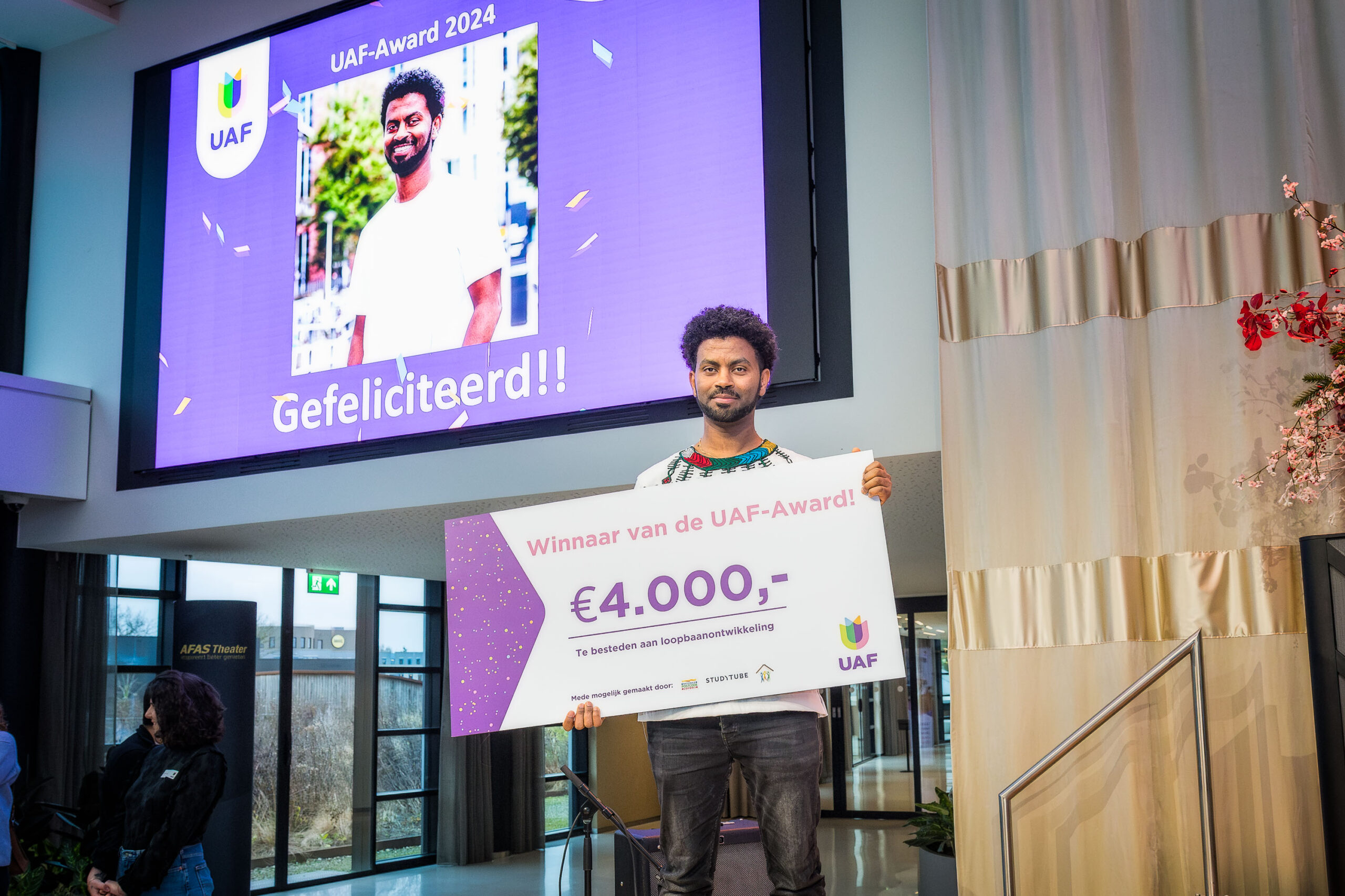 Award voor vluchteling-studenten naar Wageningse promovendus