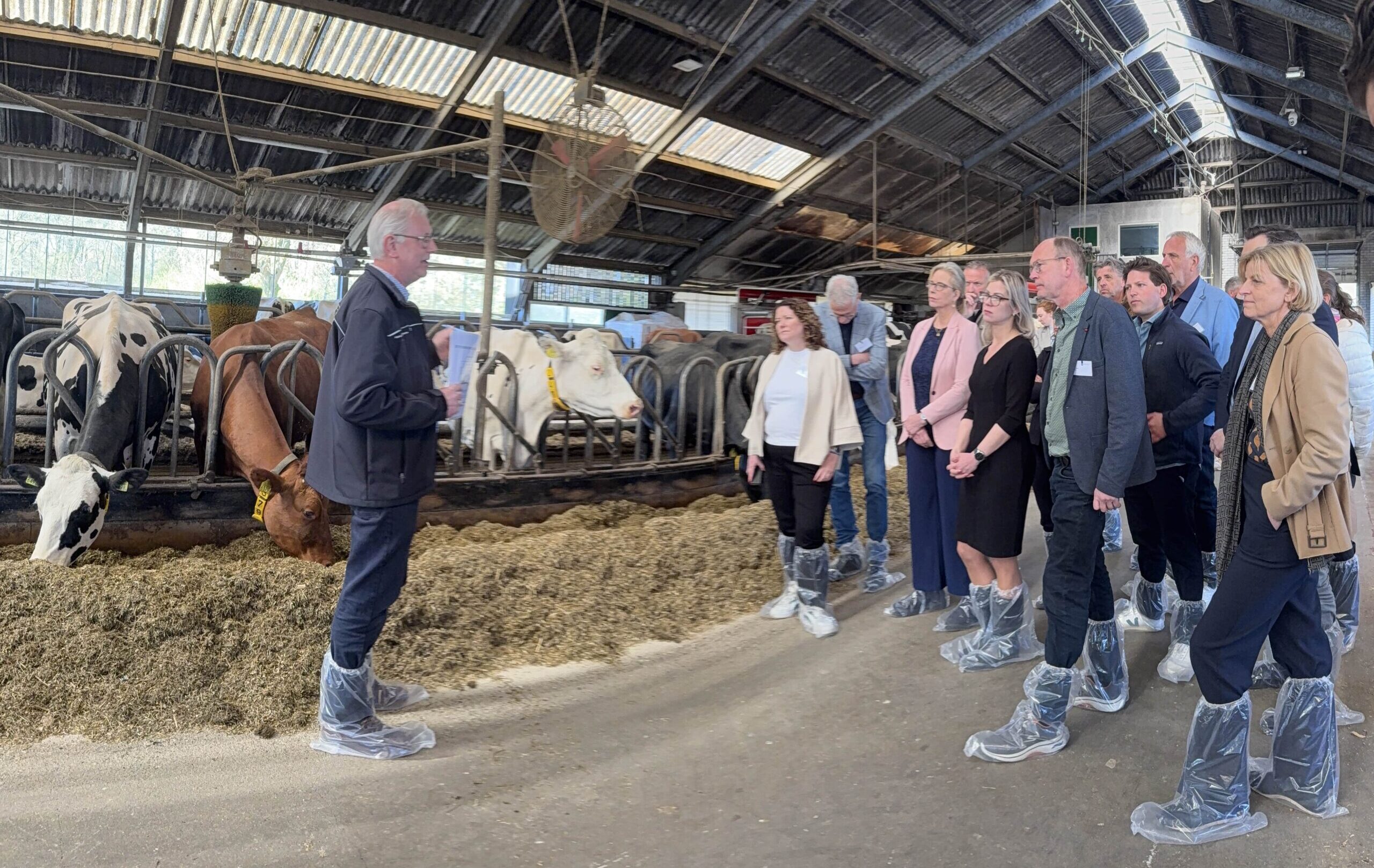 Minister and Parliamentary Committee visit De Marke