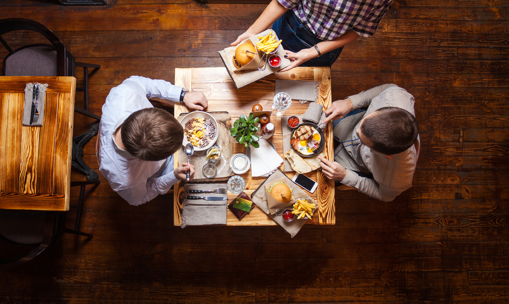 (Ongeveer) eten als anderen is duurzamer en gezonder