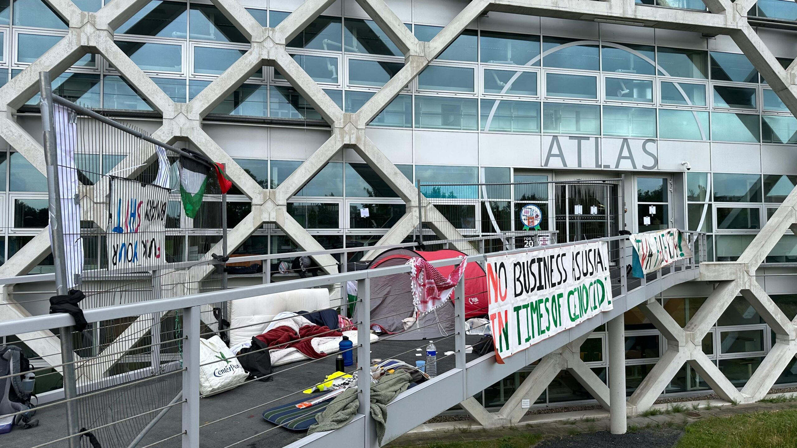 Activists block Atlas entrances again