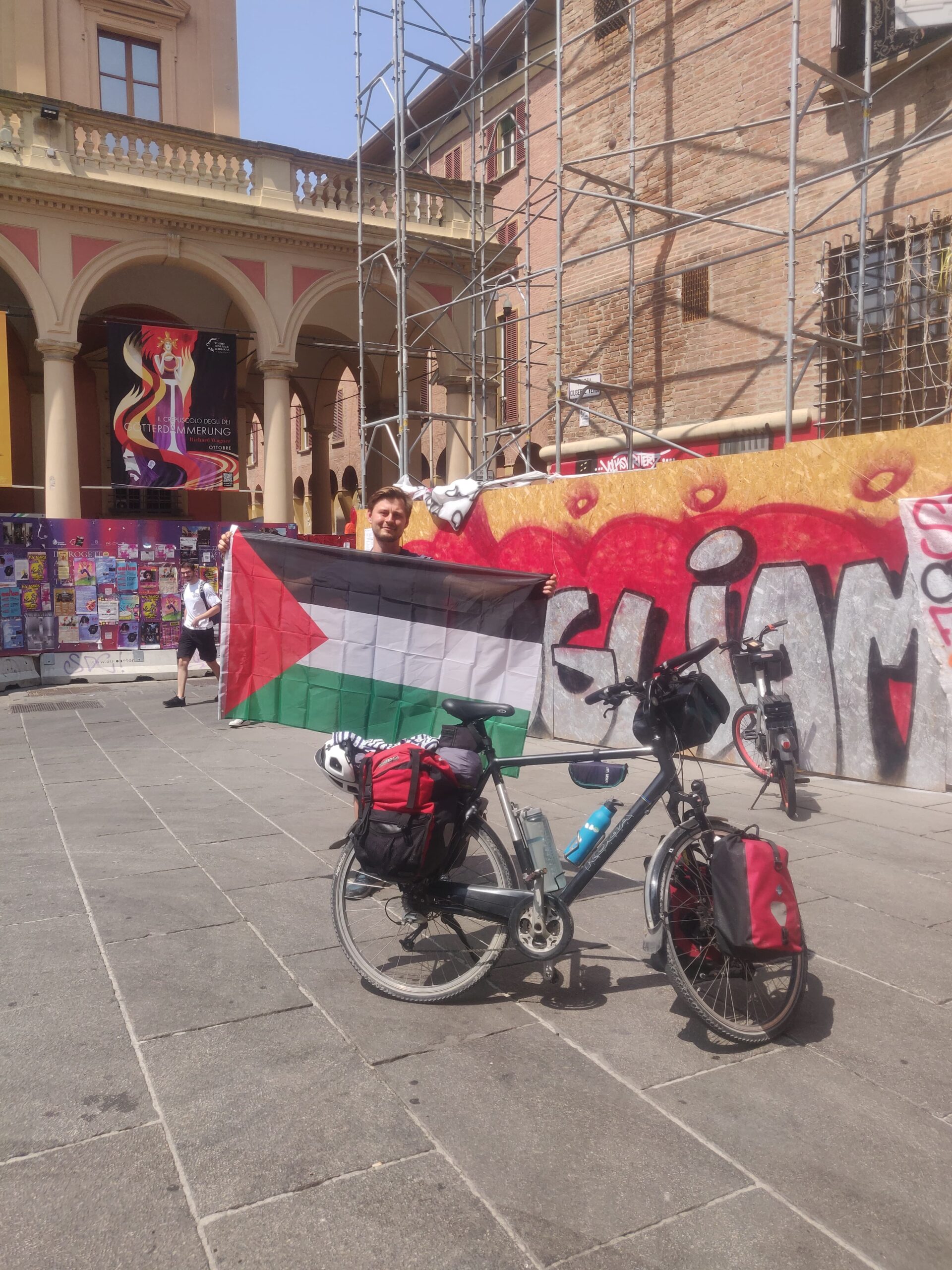 Student Mees fietst 100 meter voor iedere omgekomen Palestijn