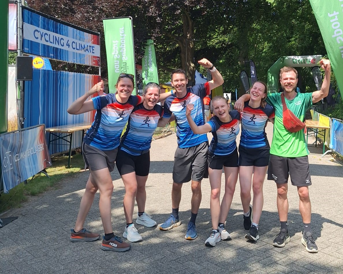 Sporty WUR staff show their climate stripes